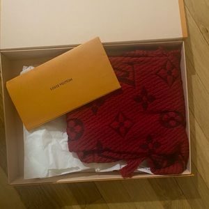 BRAND NEW, NEVER WORN Louis Vuitton Logomania Wool Scarf
